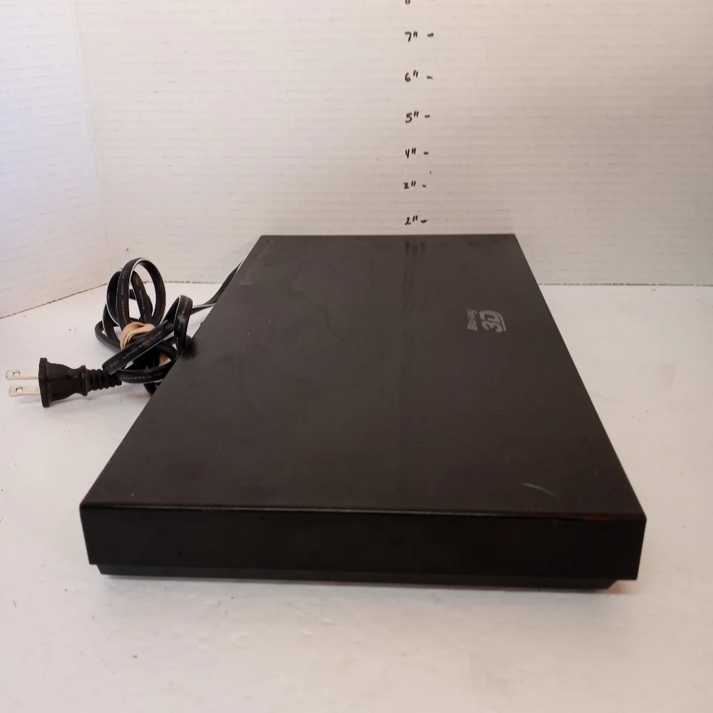 Samsung 3D Blu Ray DVD Player Model BD-E5900